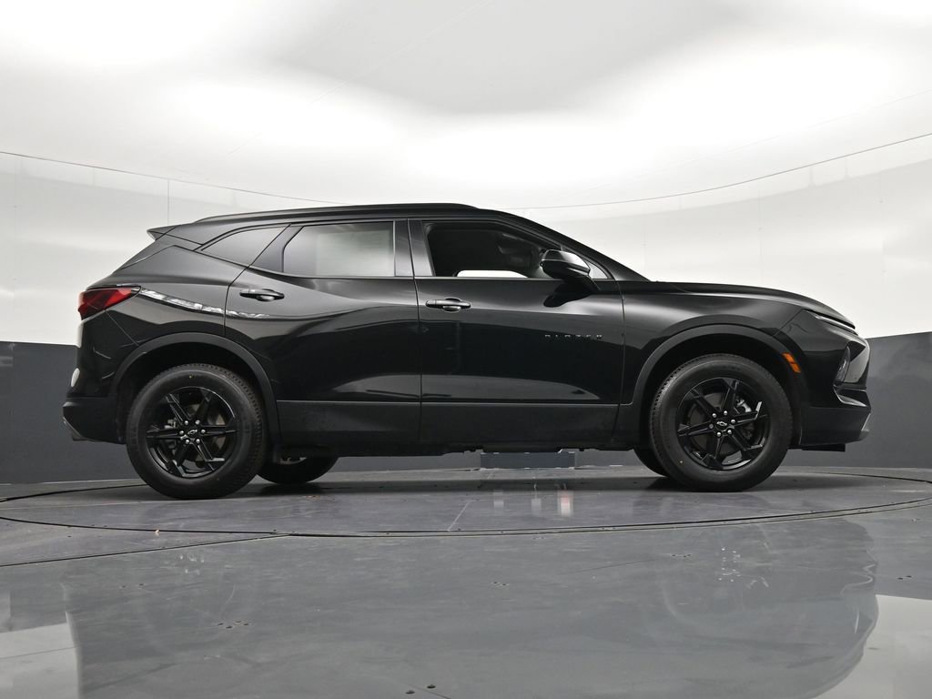 Used 2024 Chevrolet Blazer LT w/ Midnight/Sport Edition FWD image 27