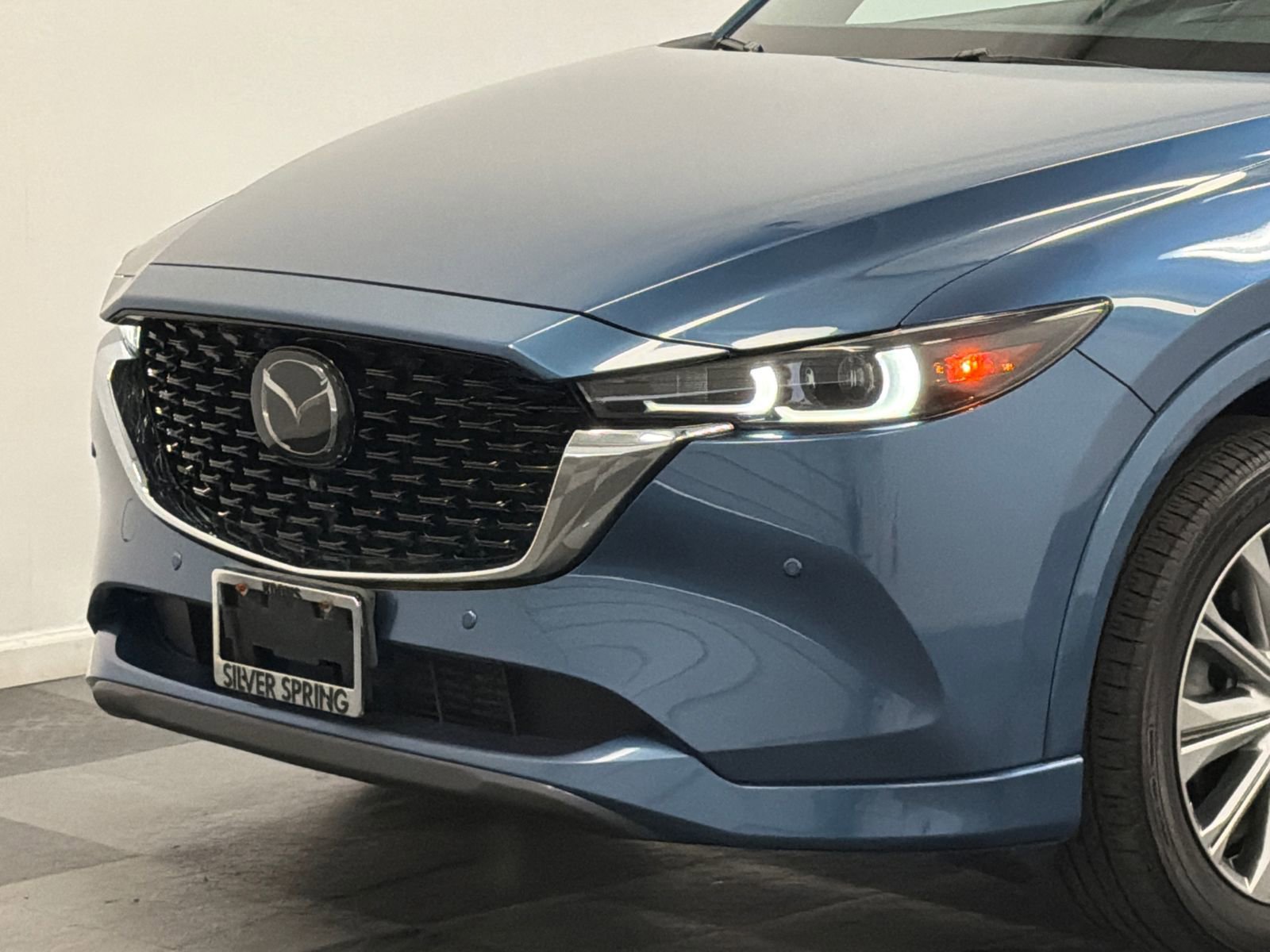 Used 2022 MAZDA CX-5 Signature AWD/4WD image 2