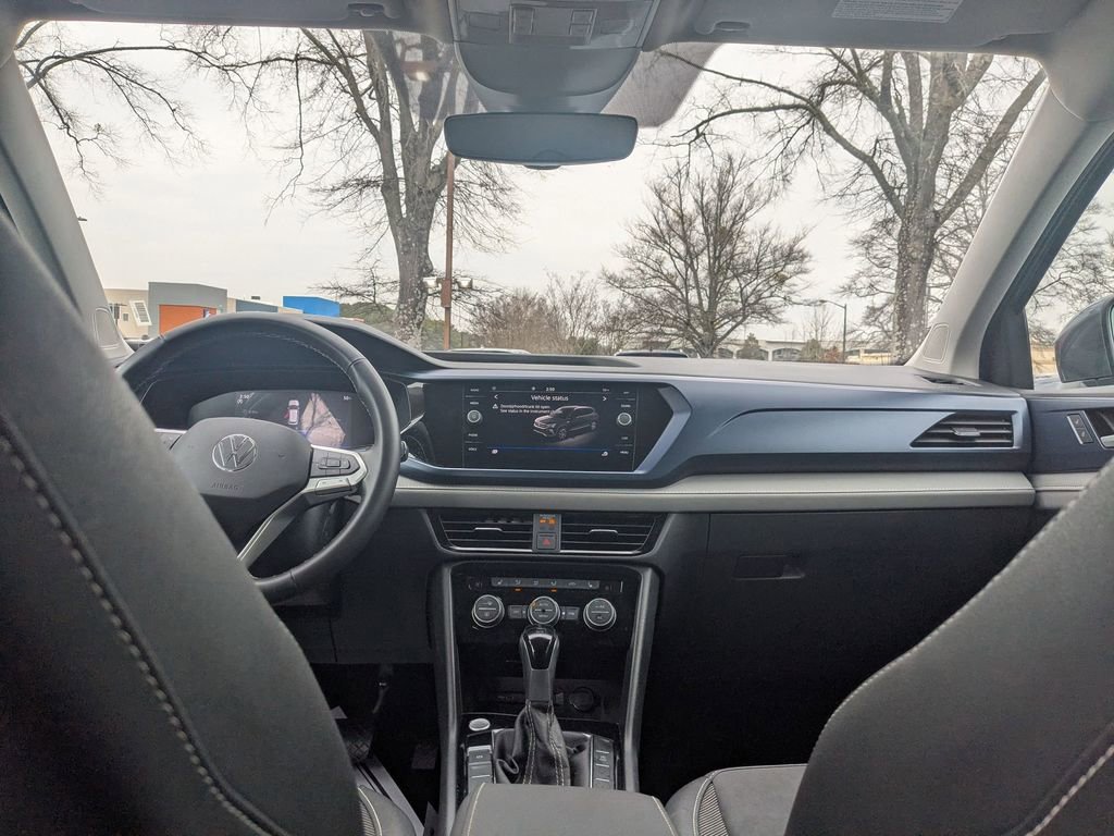 Used 2024 Volkswagen Taos SE image 23