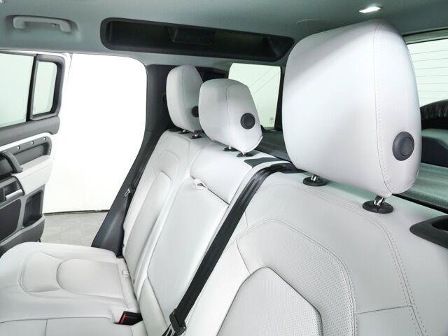 Used 2025 Land Rover Defender 110 X-Dynamic SE AWD/4WD image 22
