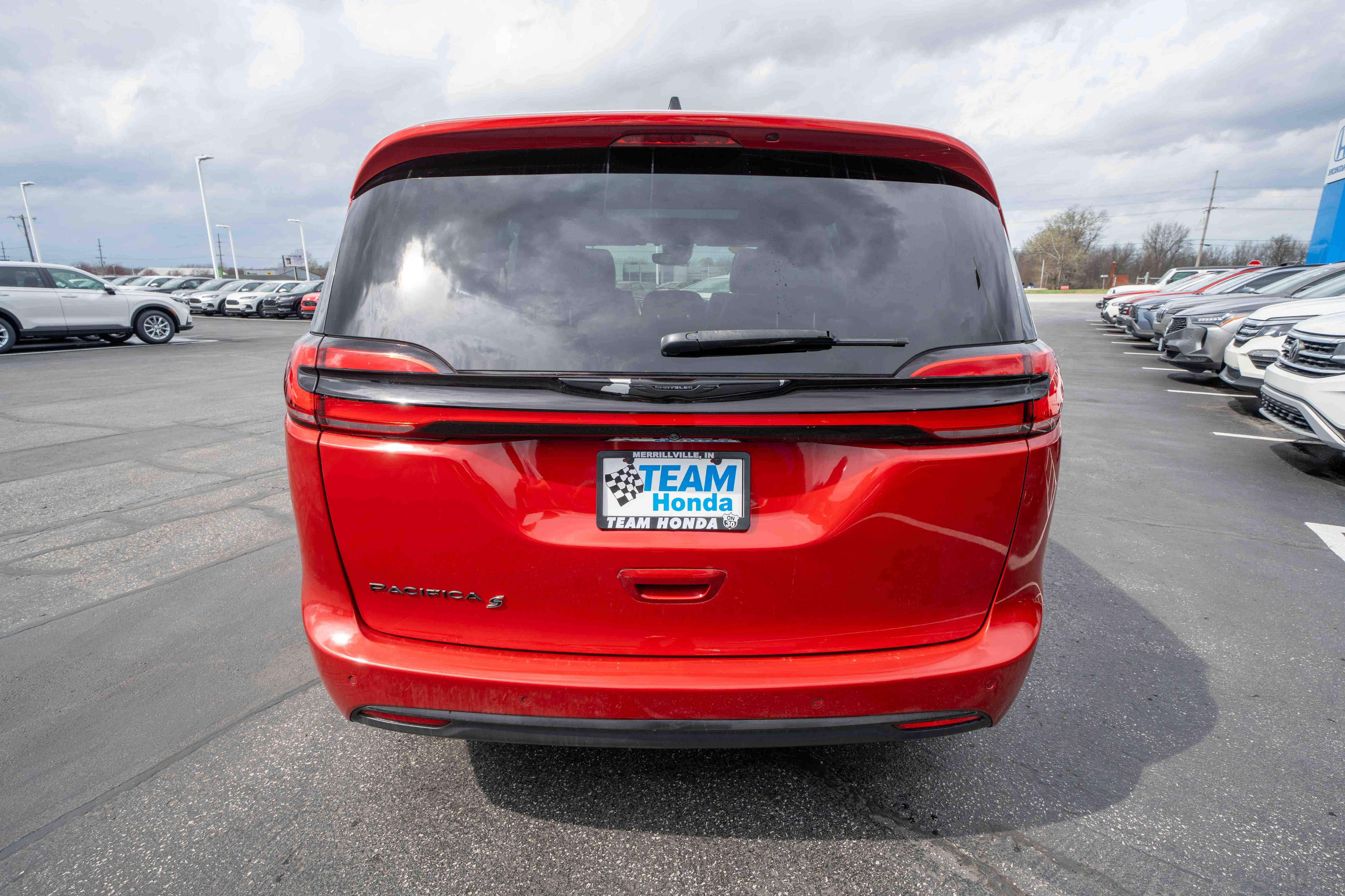 Used 2025 Chrysler Pacifica Limited FWD image 5