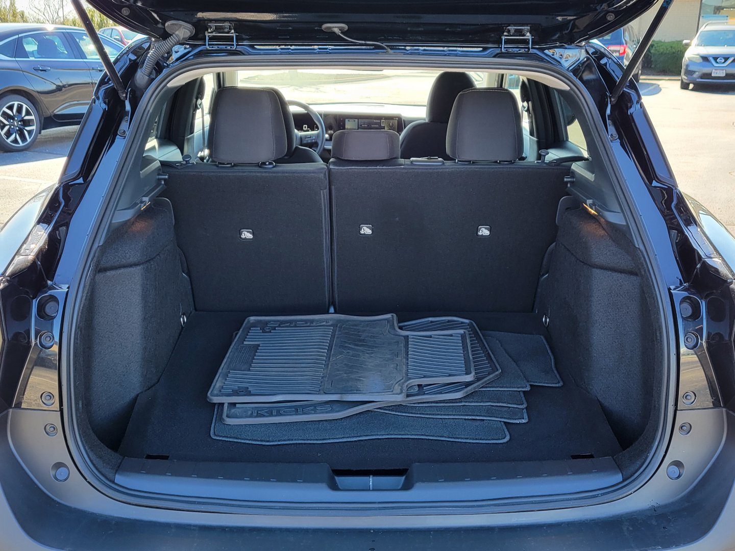 Certified 2025 Nissan Kicks SV AWD/4WD image 8