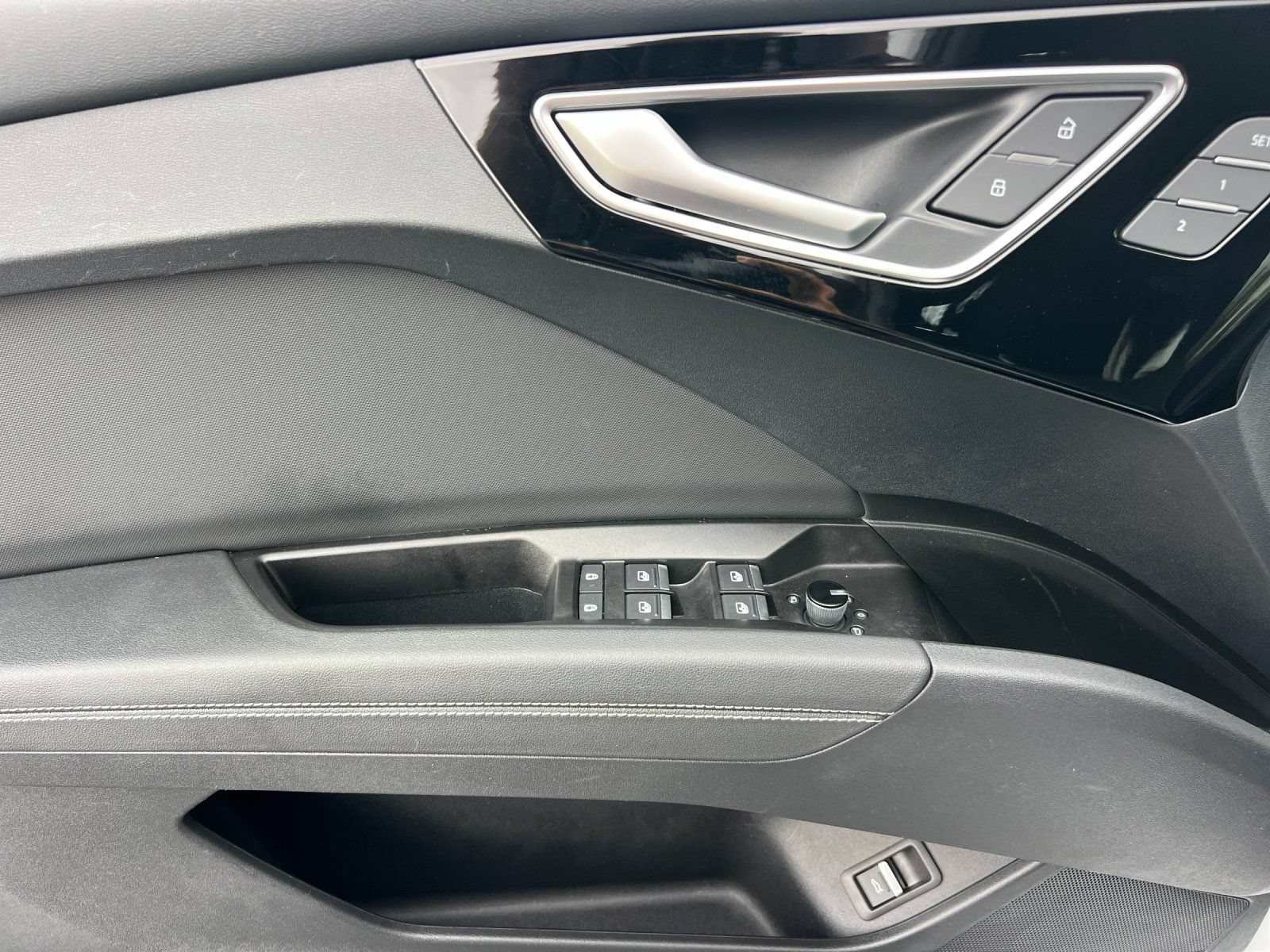 Used 2024 Audi Q4 e-tron Prestige AWD/4WD image 11