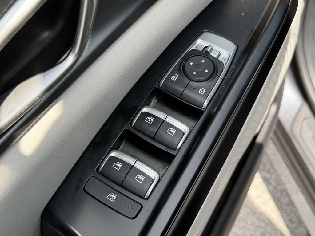 Certified 2024 Kia Carnival LX FWD image 21