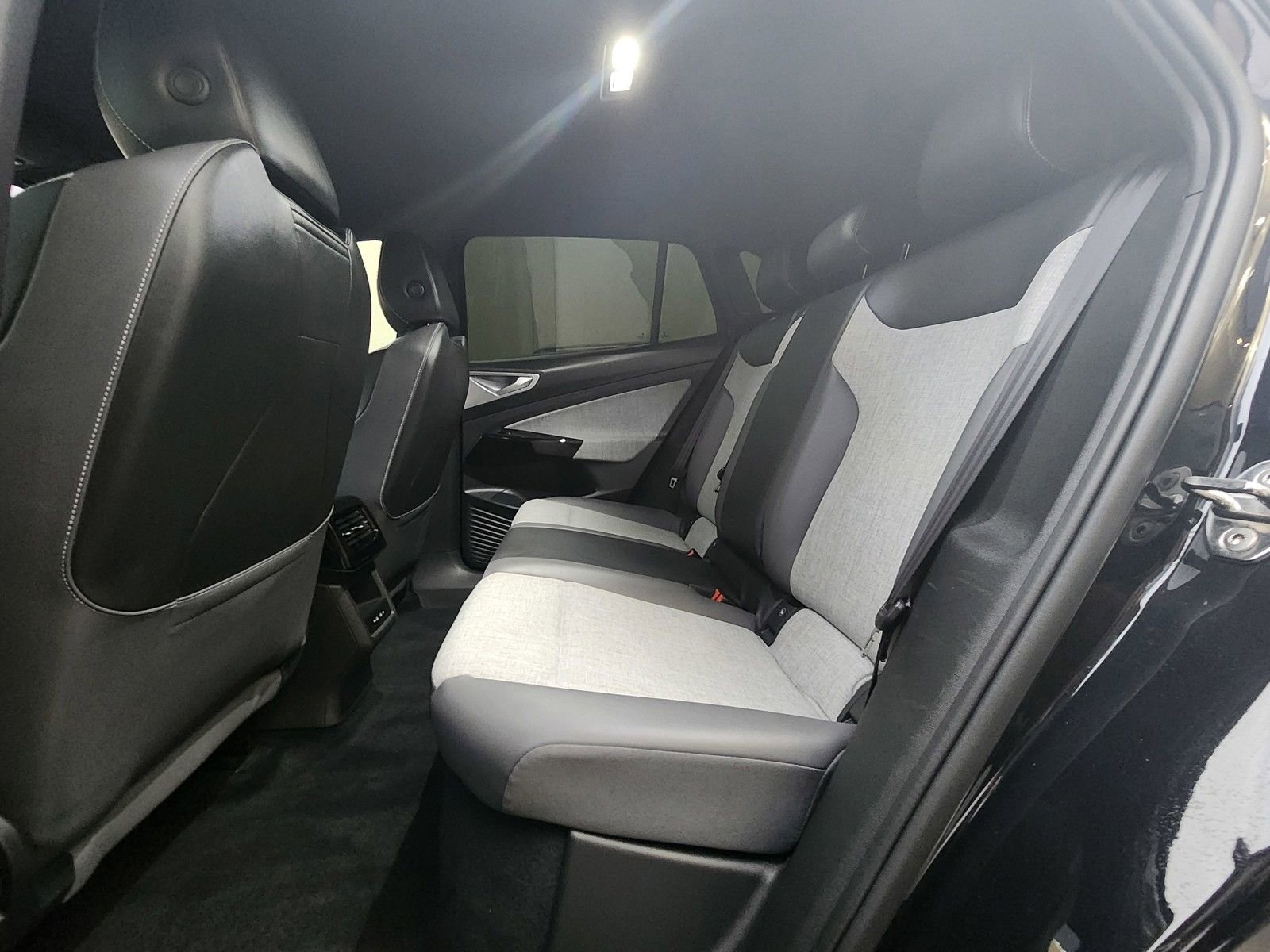 Used 2024 Volkswagen ID.4 Pro image 46