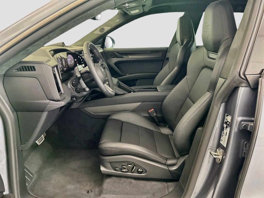New 2026 Porsche Cayenne Turbo AWD/4WD image 5