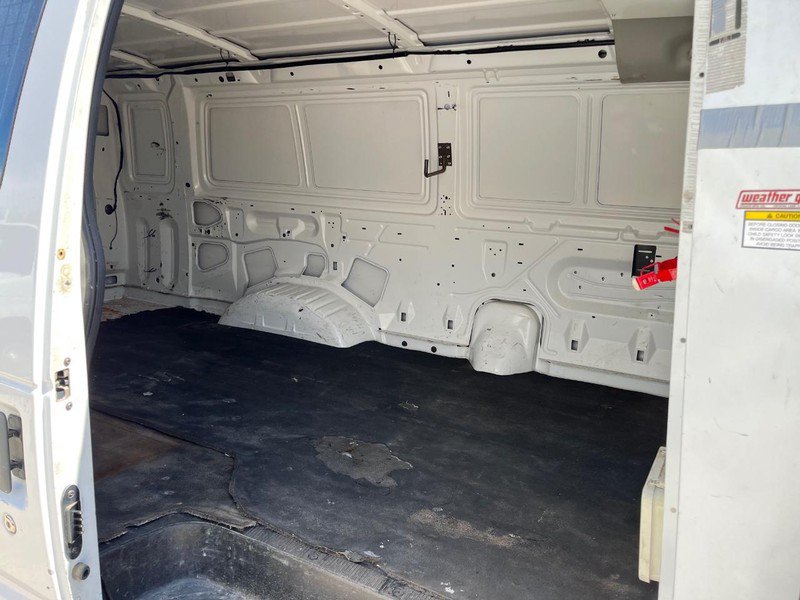 Used 2005 Ford E-350 and Econoline 350 Extended Super Duty RWD image 9