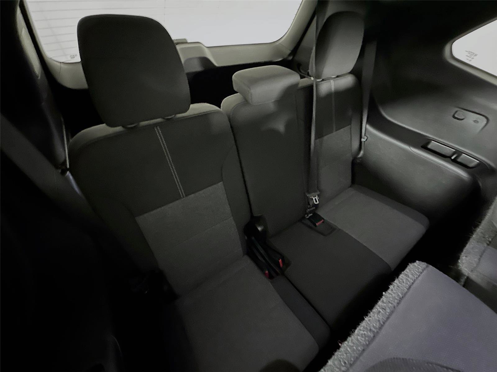 Used 2025 GMC Acadia Elevation image 31