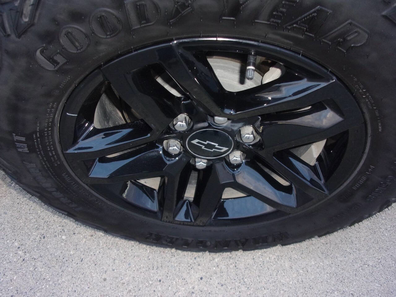 Used 2025 Chevrolet Silverado 1500 LT Trail Boss w/ Convenience Package II image 9