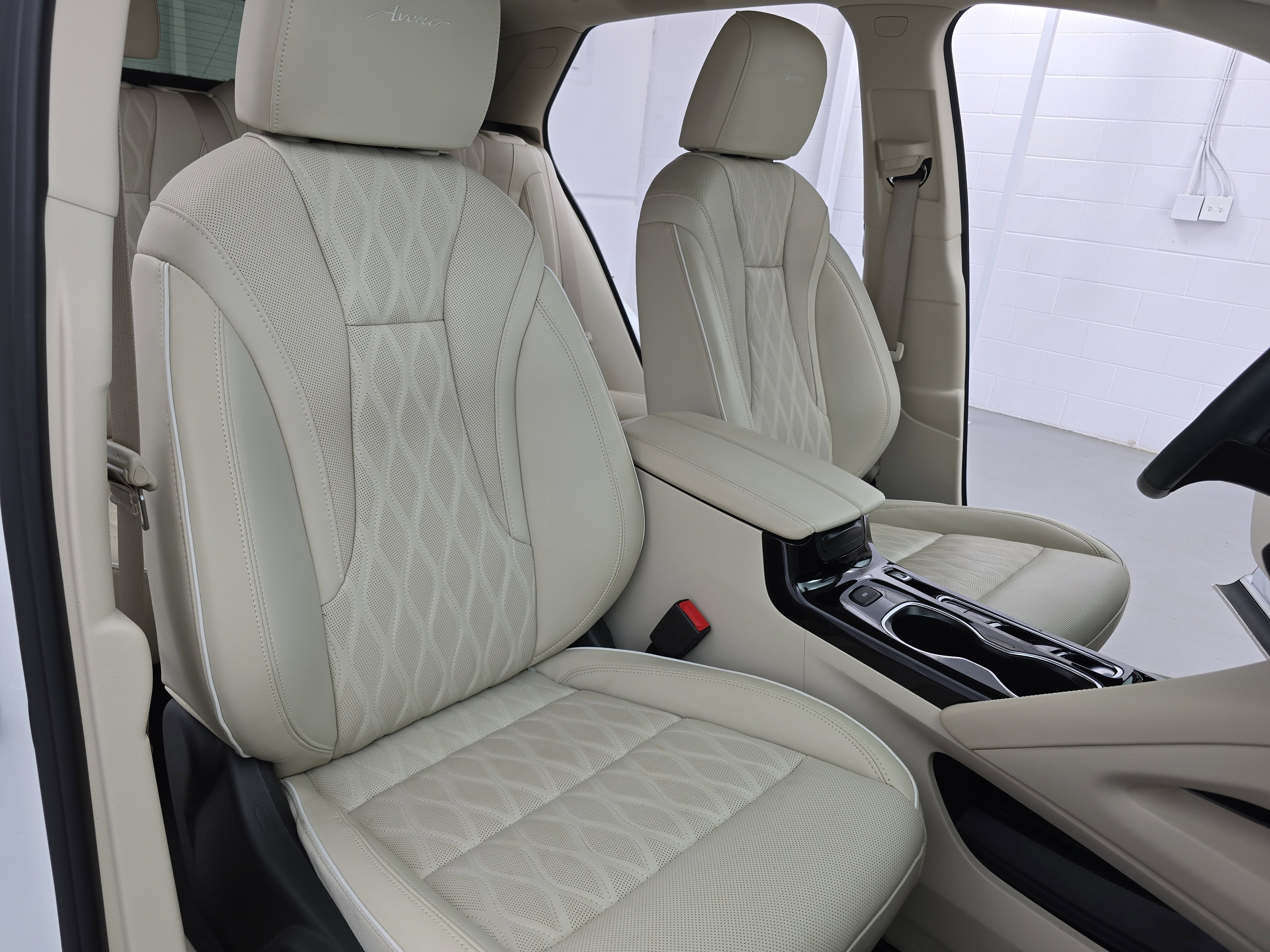 Used 2023 Buick Envision Avenir image 10