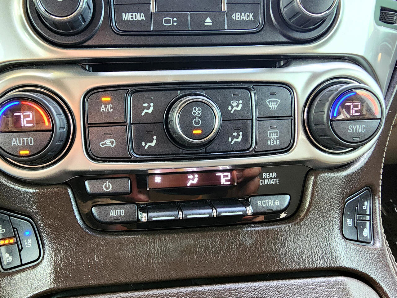 Used 2018 Chevrolet Suburban Premier image 31