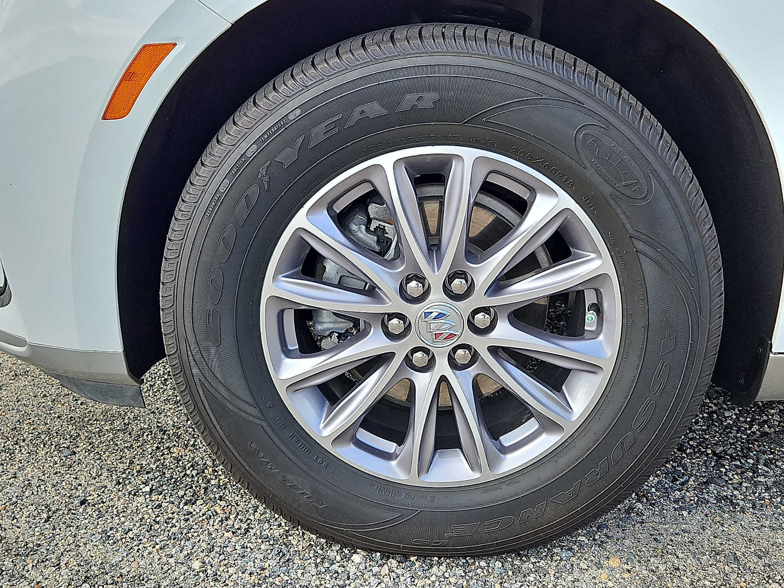Used 2023 Buick Enclave Essence FWD image 8