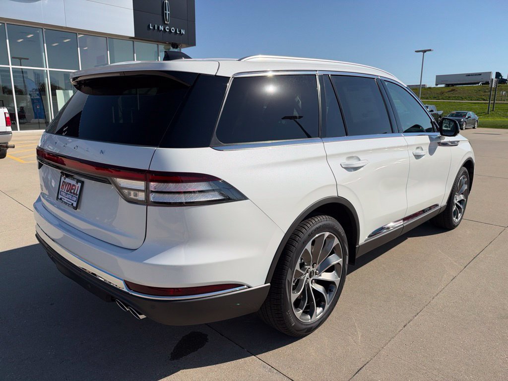 New 2027 Lincoln Aviator AWD image 3