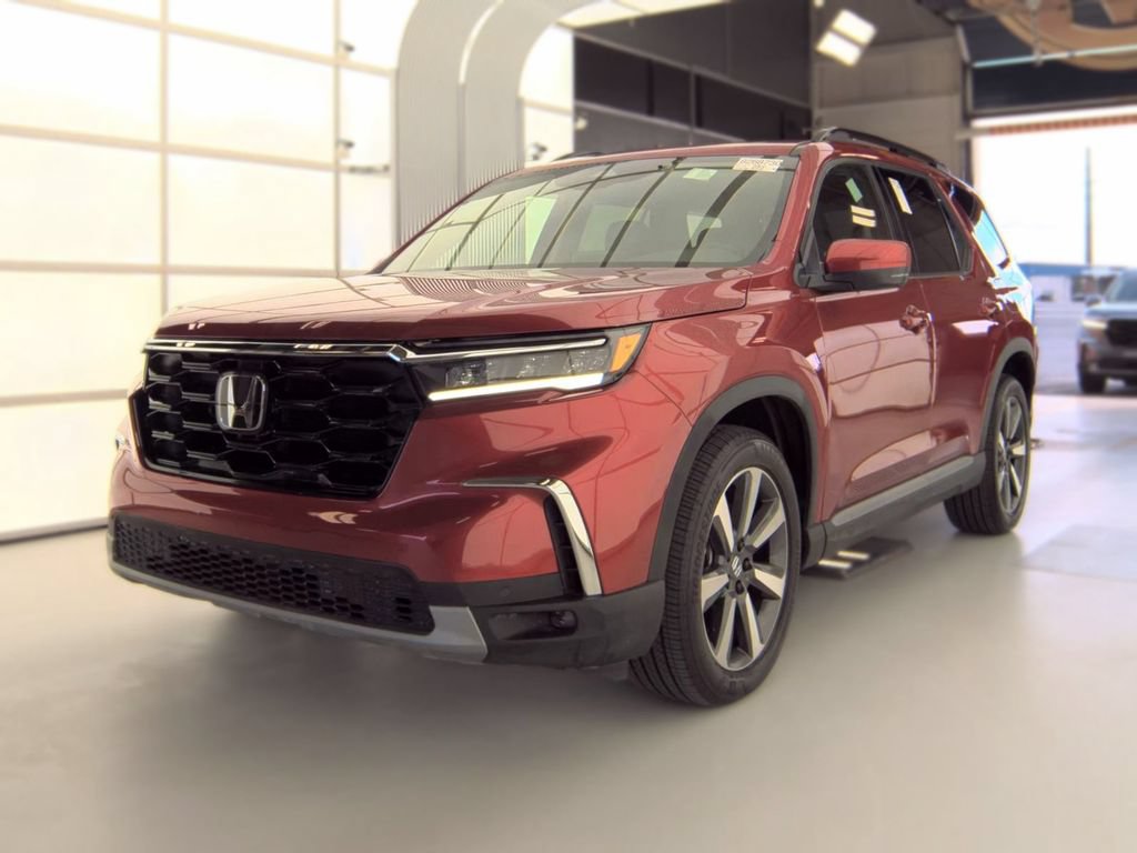 Used 2025 Honda Pilot Touring image 2