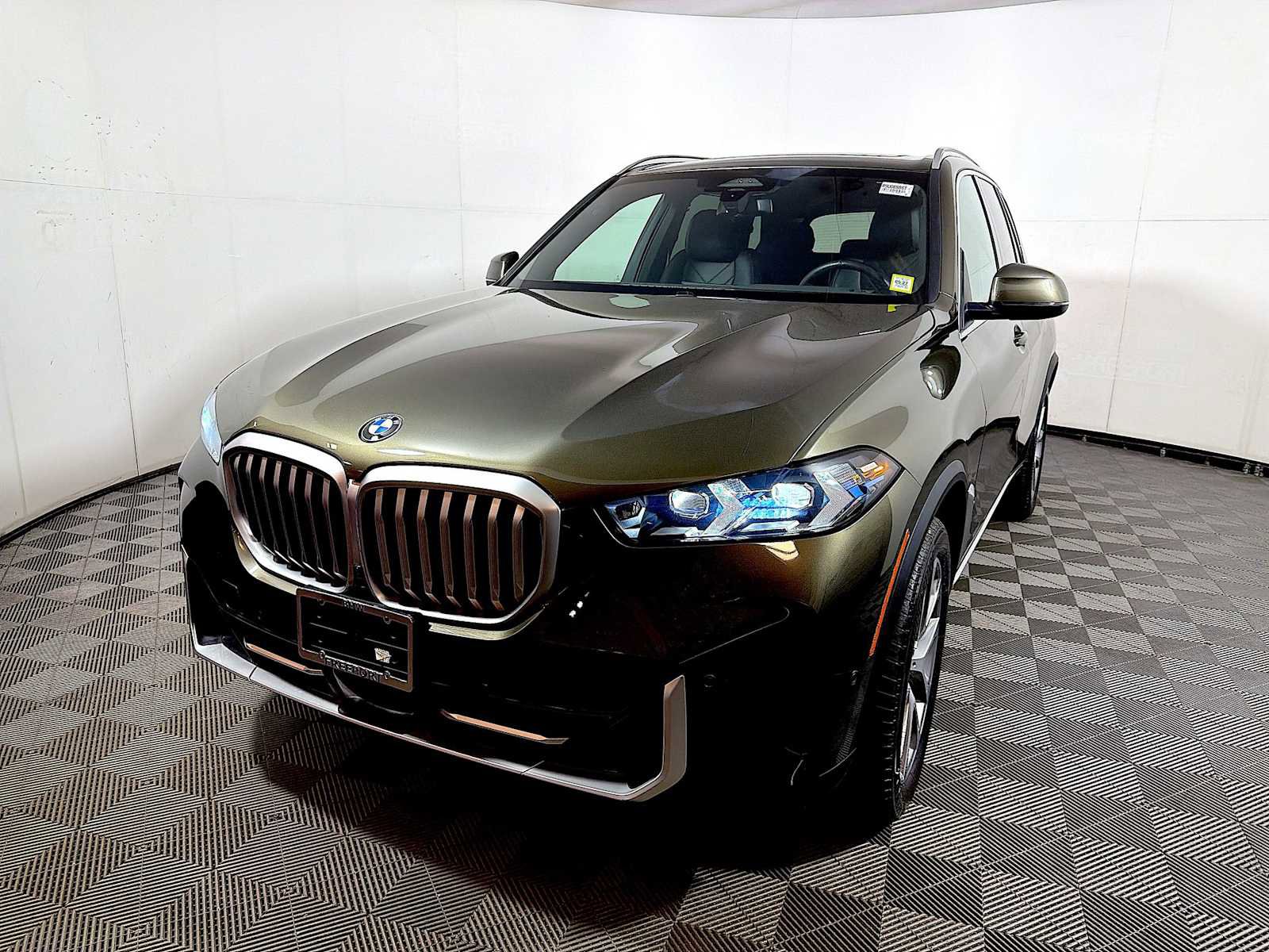 Certified 2024 BMW X5 xDrive40i w/ Premium Package AWD/4WD image 3