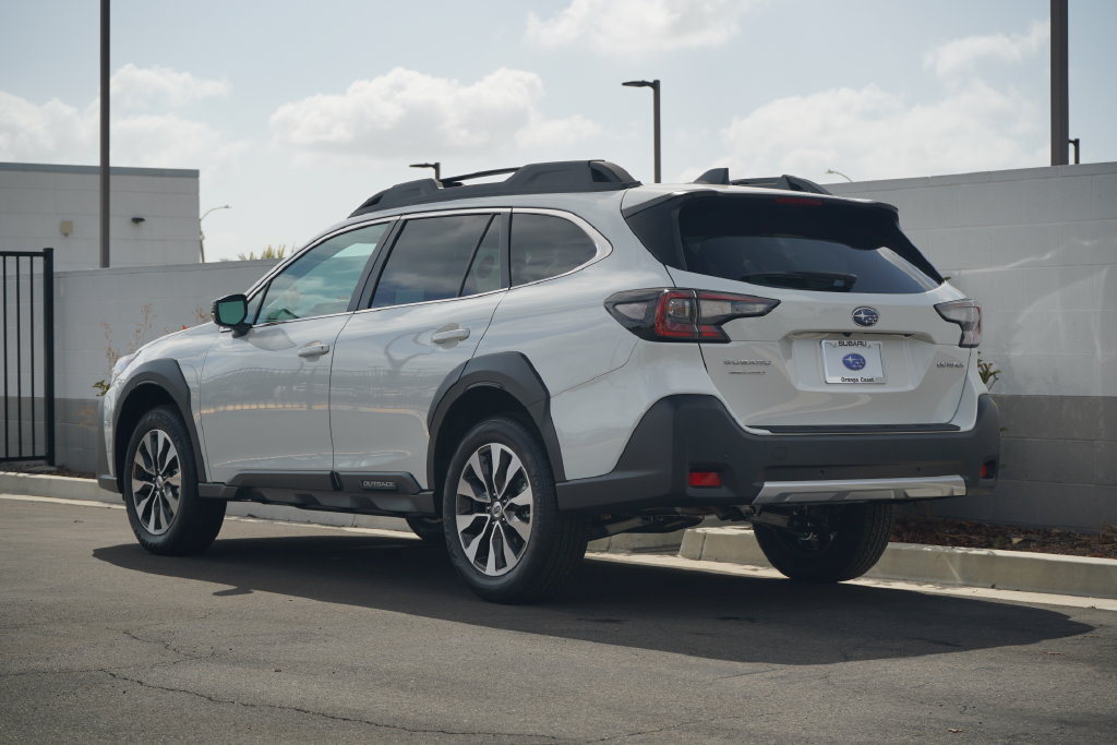 Certified 2025 Subaru Outback Limited AWD/4WD image 3