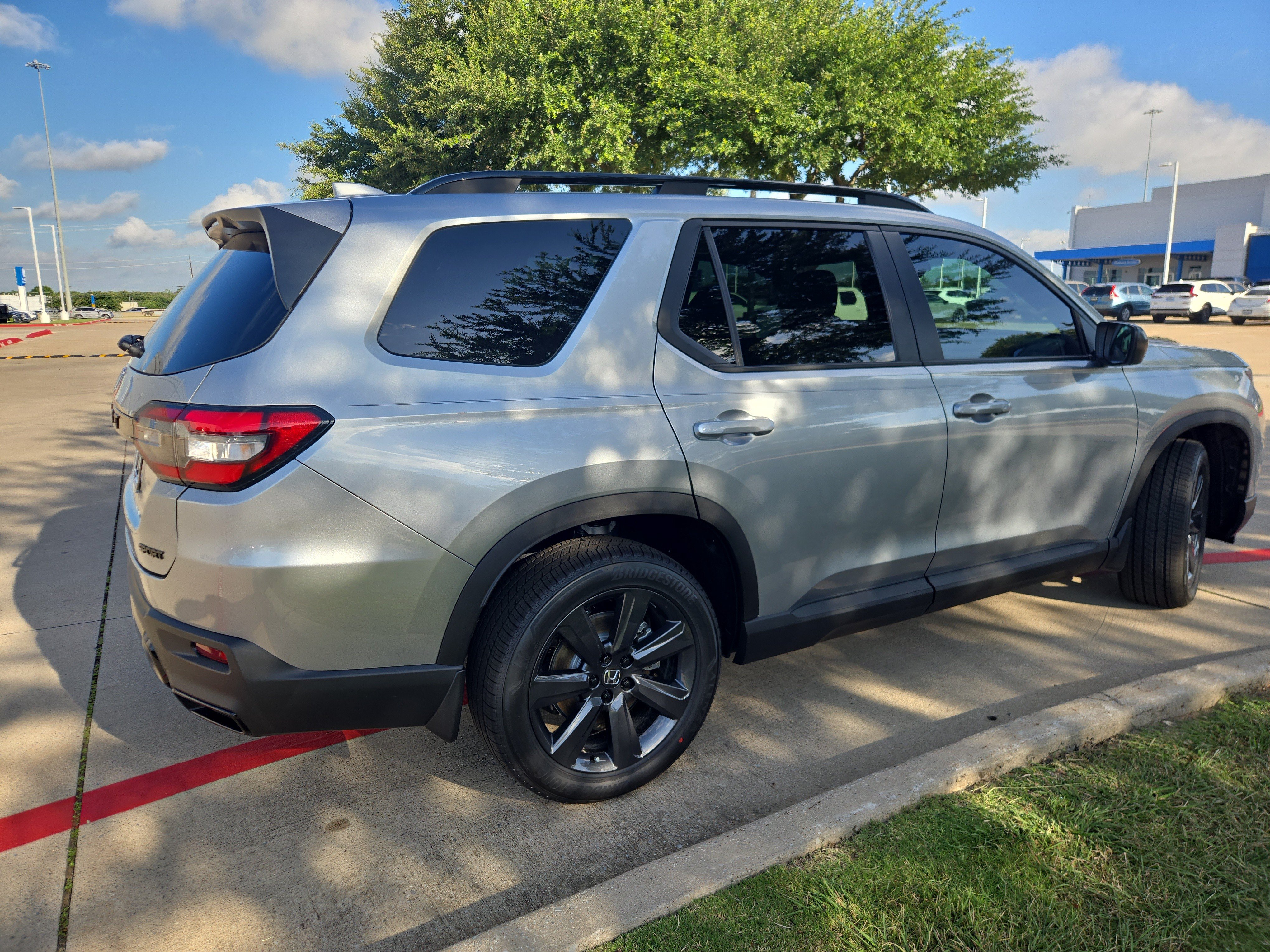 New 2026 Honda Pilot Sport image 9