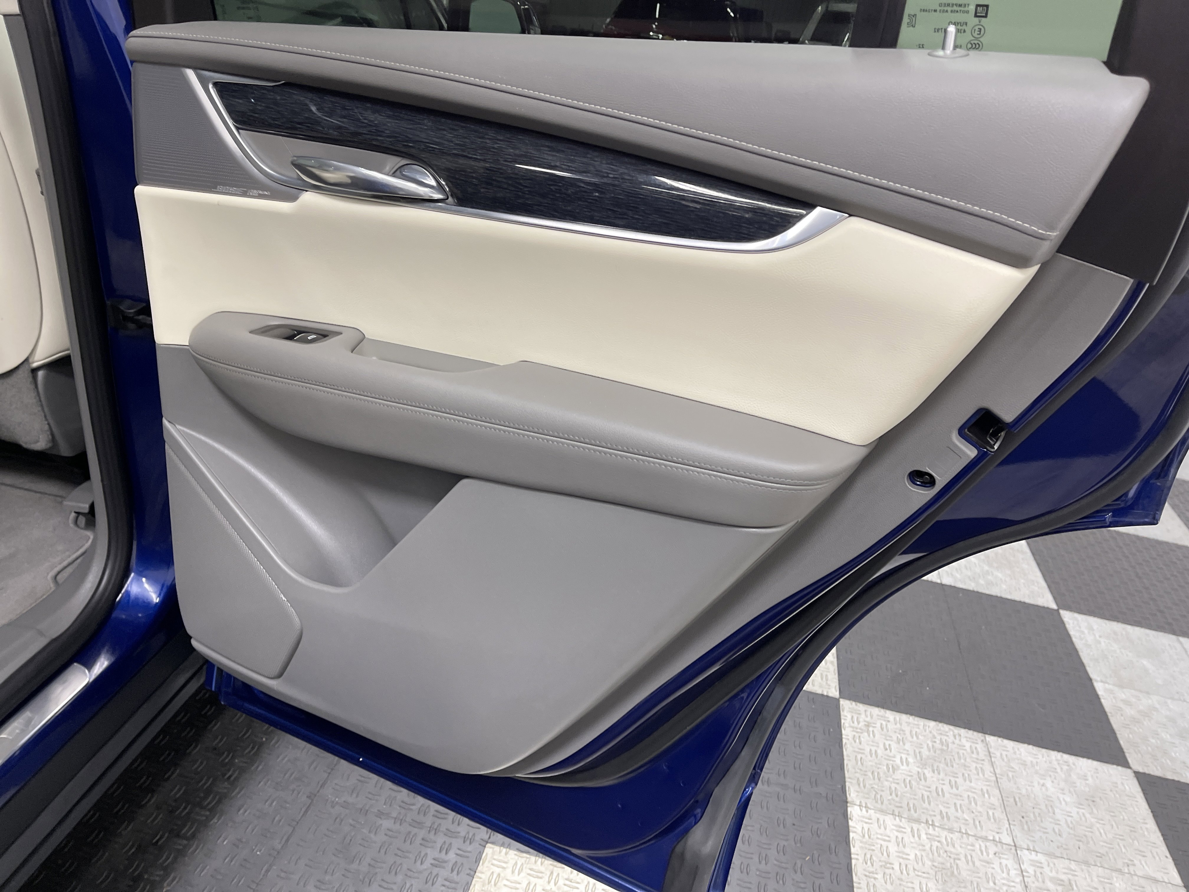 Used 2023 Cadillac XT6 Premium Luxury w/ Technology Package AWD/4WD image 19