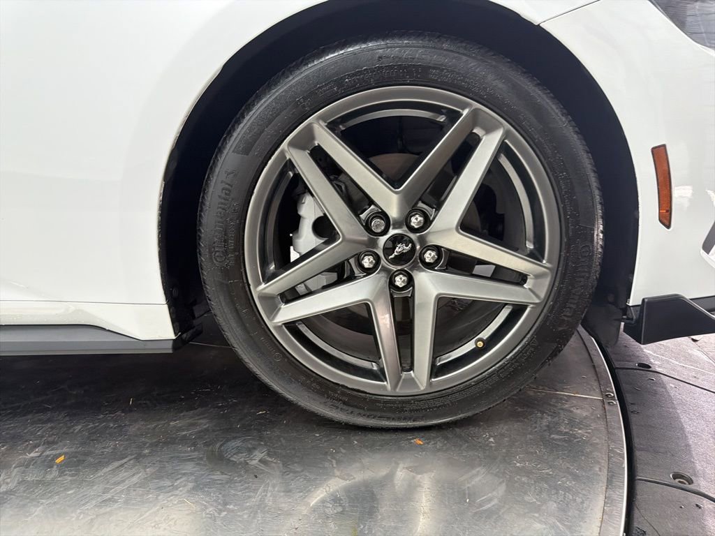 Used 2025 Ford Mustang Coupe image 9