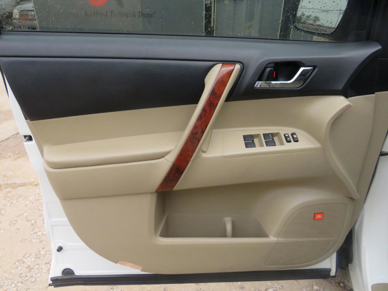 Used 2013 Toyota Highlander Limited FWD image 17