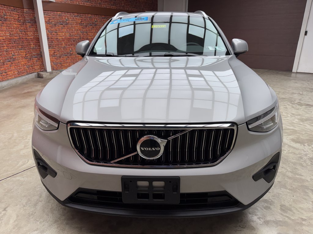 Used 2023 Volvo XC40 B5 Plus AWD/4WD image 9