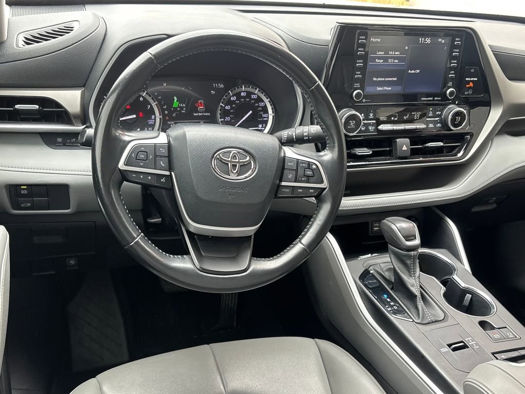 Used 2022 Toyota Highlander XLE image 4