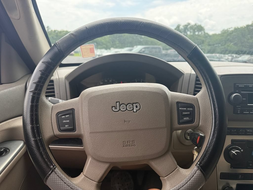Used 2006 Jeep Grand Cherokee Laredo w/ Cargo Convenience Group RWD image 21