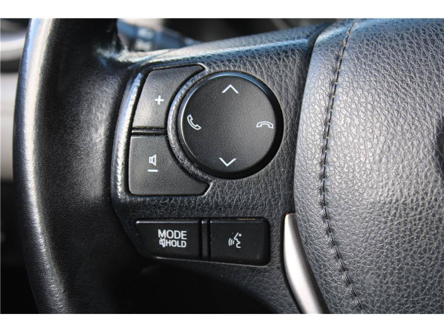 Used 2017 Toyota RAV4 XLE AWD/4WD image 19