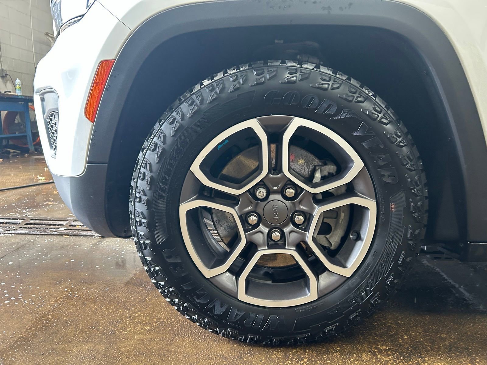 Certified 2022 Jeep Grand Cherokee Trailhawk w/ Luxury Tech Group III image 35