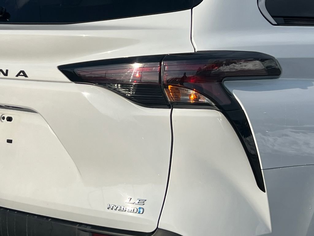 Used 2024 Toyota Sienna LE image 6