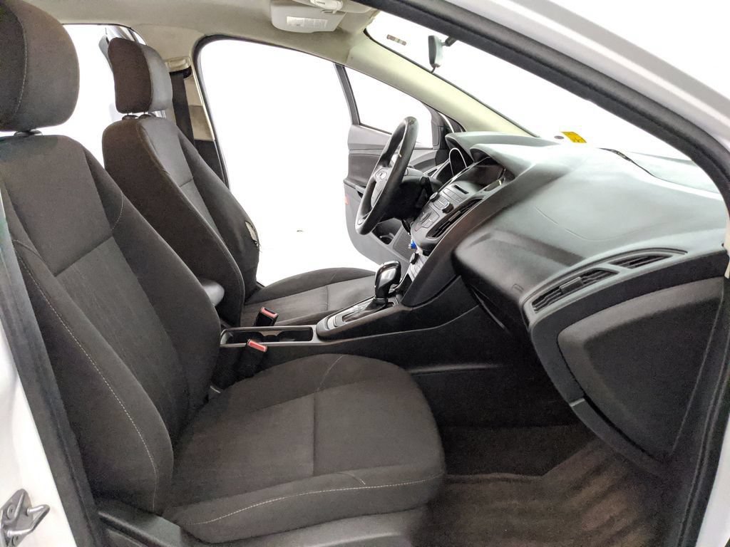 Used 2015 Ford Focus SE FWD image 17