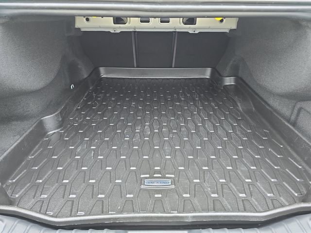 Used 2018 Jaguar XF Premium image 14