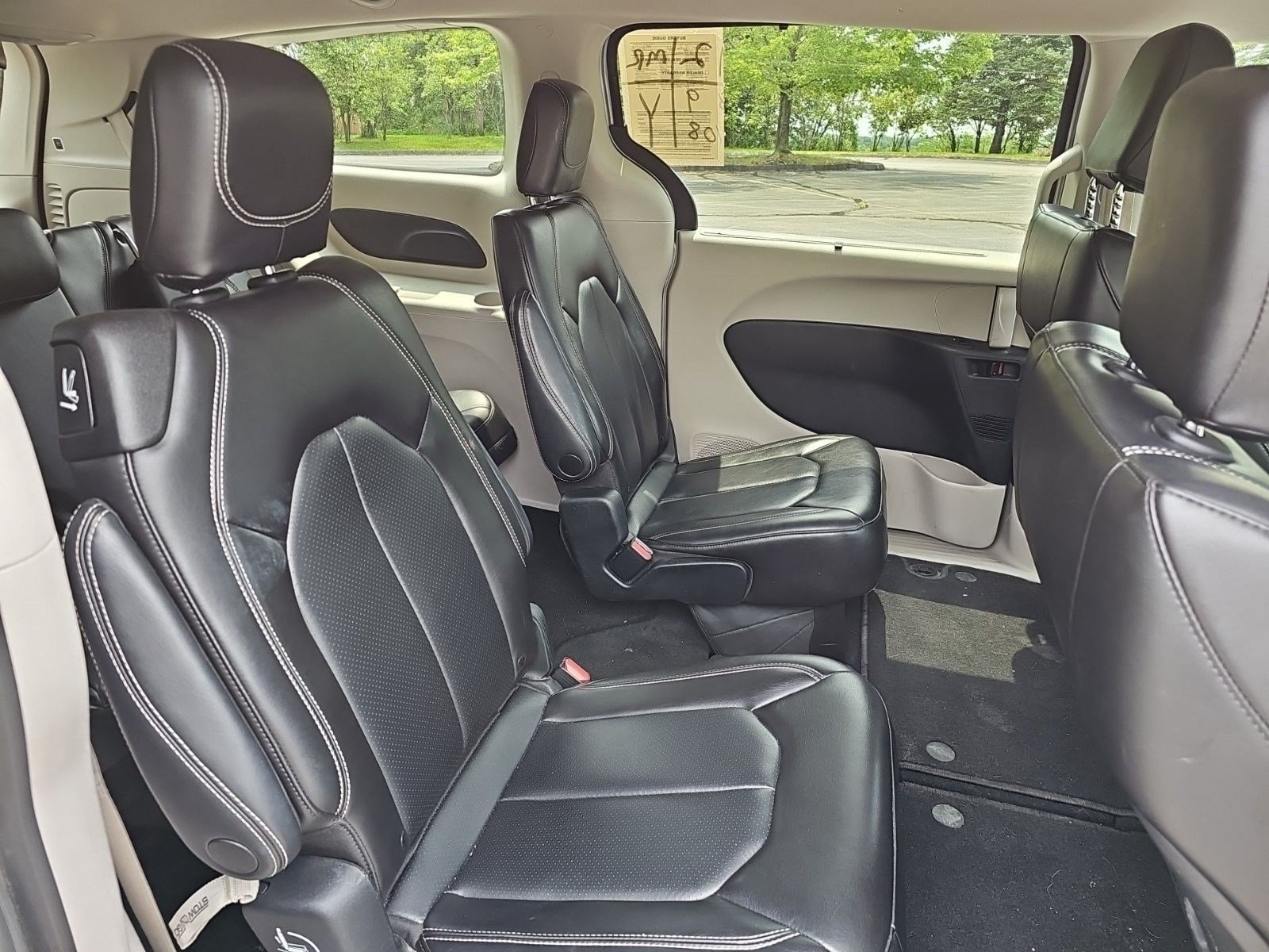 Used 2023 Chrysler Pacifica Touring-L FWD image 15