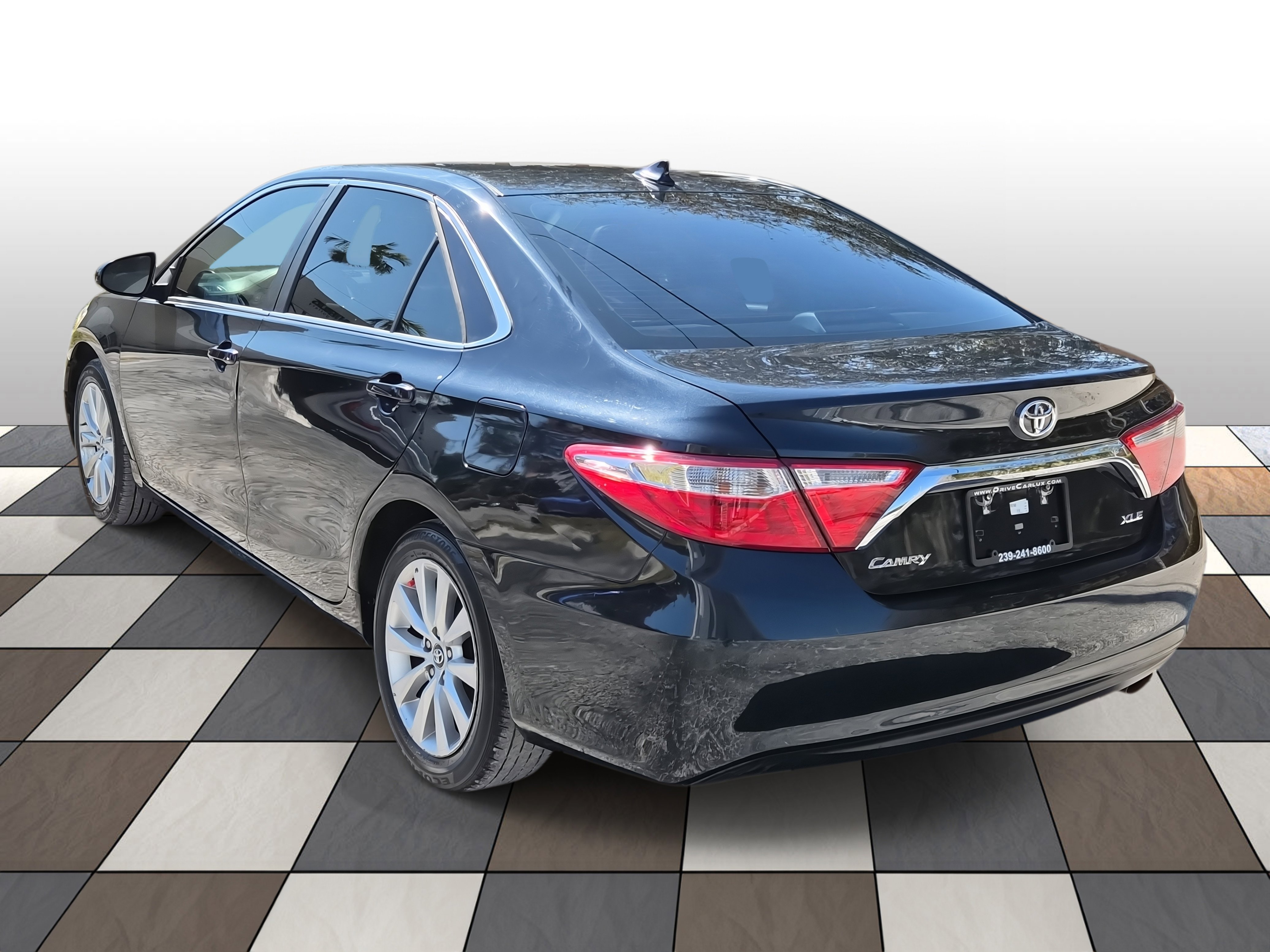 Used 2016 Toyota Camry XLE w/ Moonroof Package image 6
