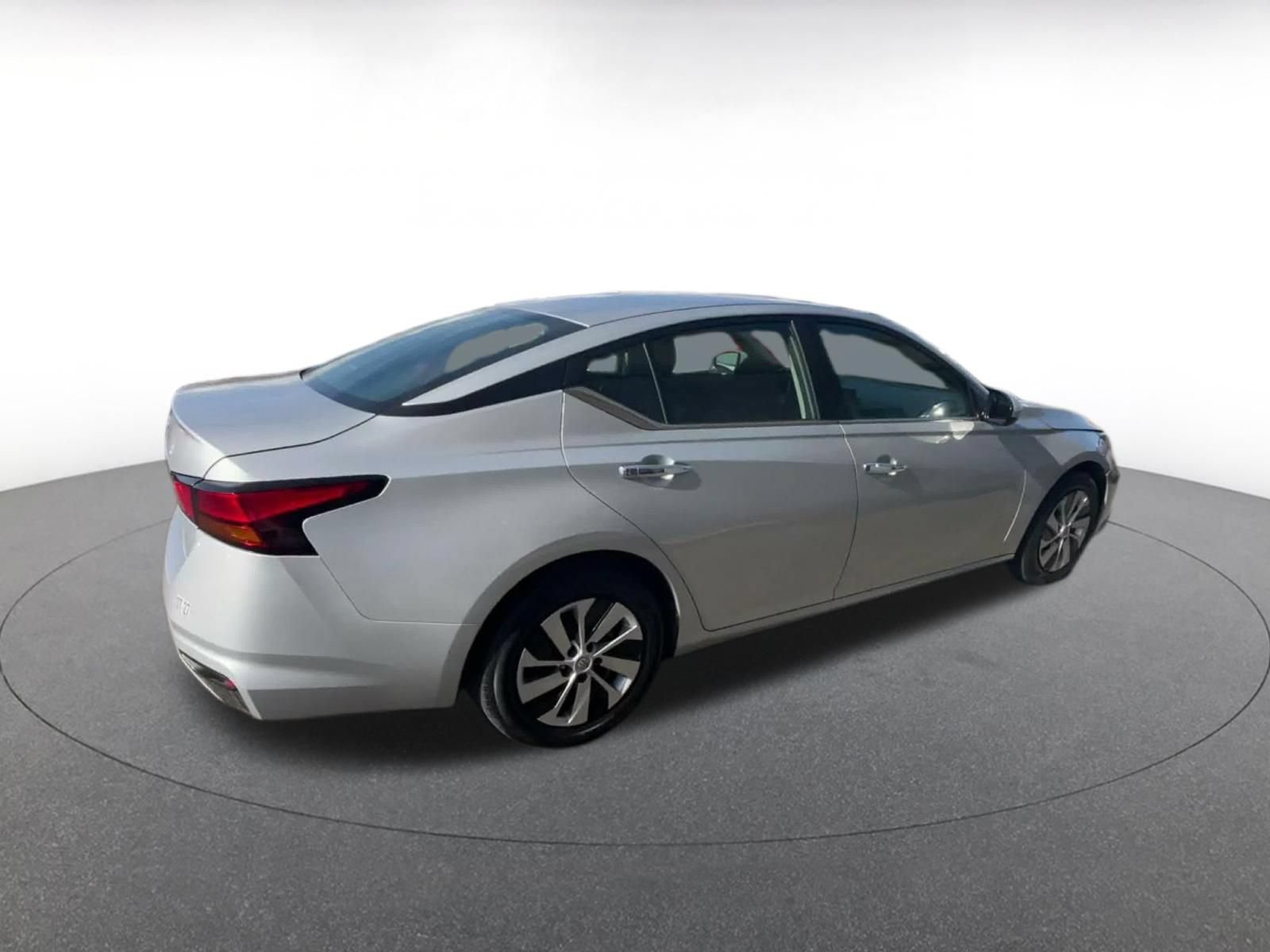 Used 2023 Nissan Altima 2.5 S FWD image 11