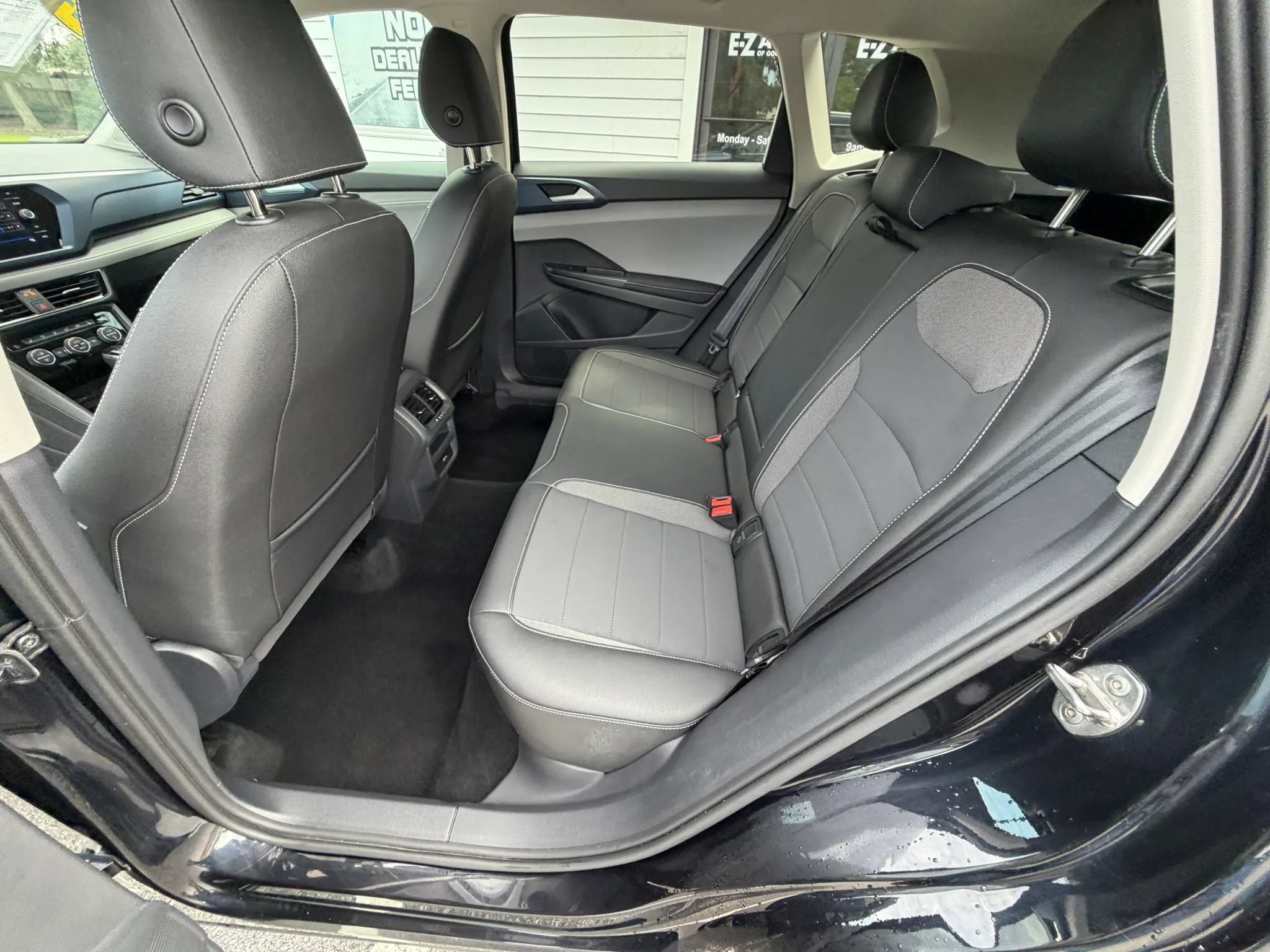 Used 2024 Volkswagen Taos SE FWD image 17