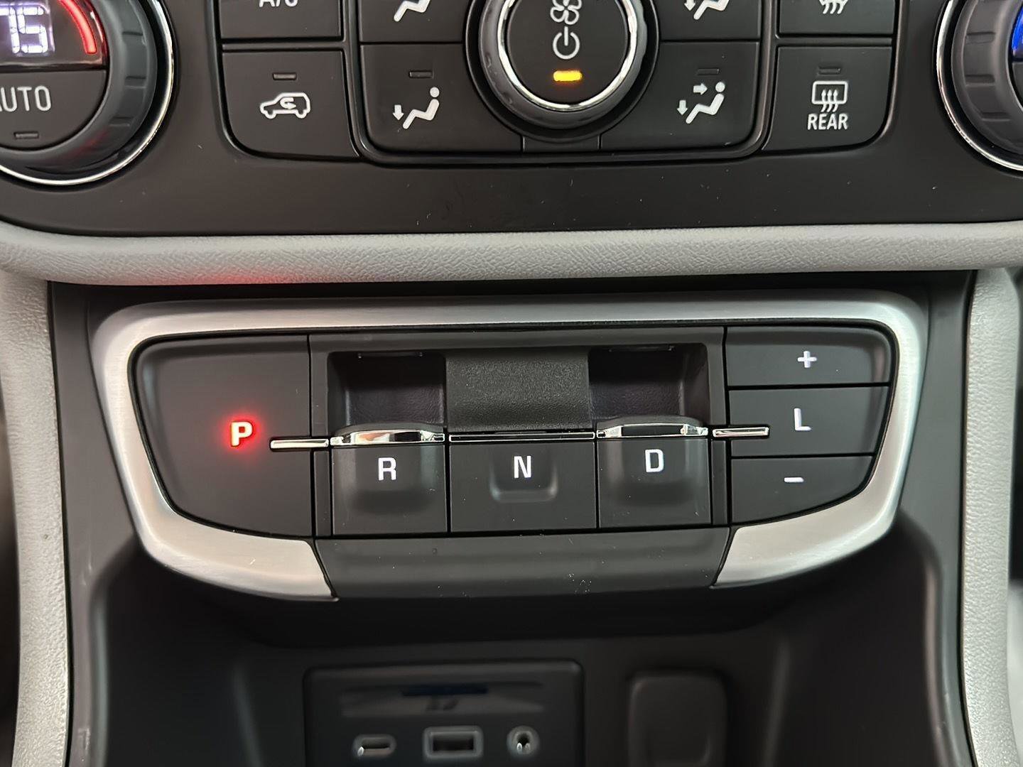 Used 2024 GMC Terrain SLT w/ Tech Package image 16