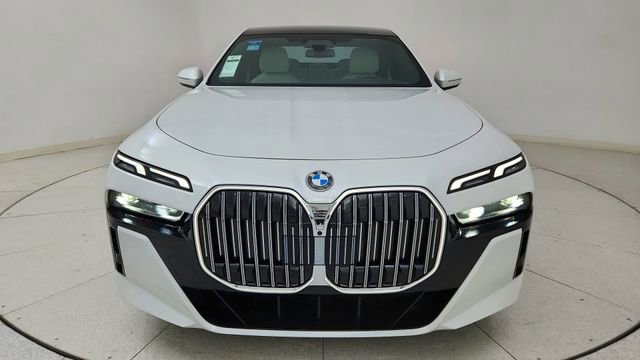 Used 2025 BMW 740i xDrive image 13
