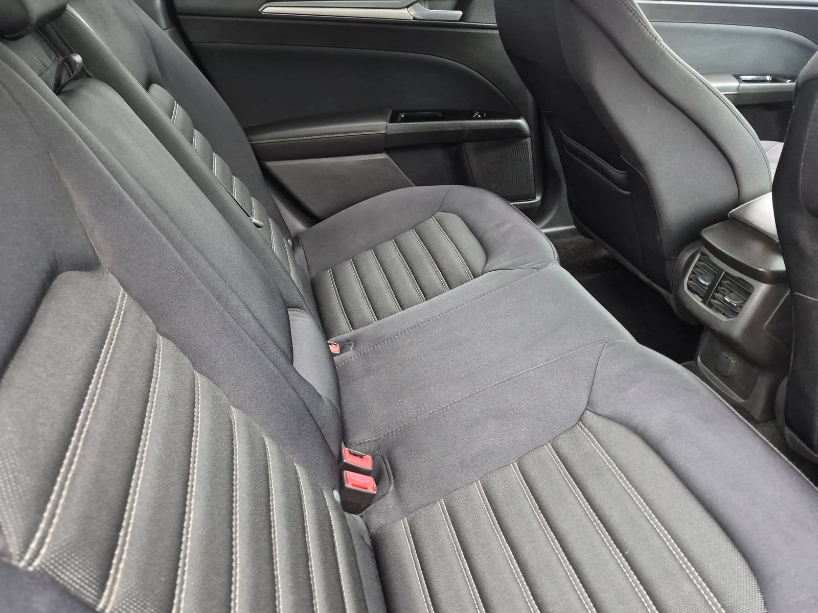 Used 2014 Ford Fusion SE FWD image 18
