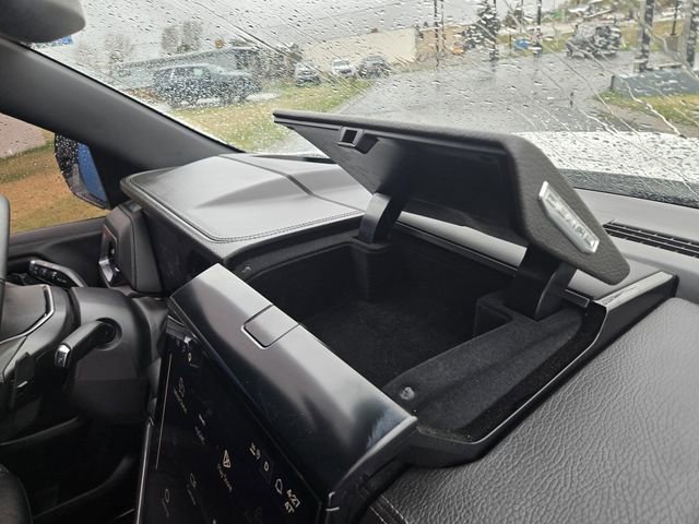 Used 2025 GMC Yukon Denali w/ Sun & Power Step Package AWD/4WD image 28
