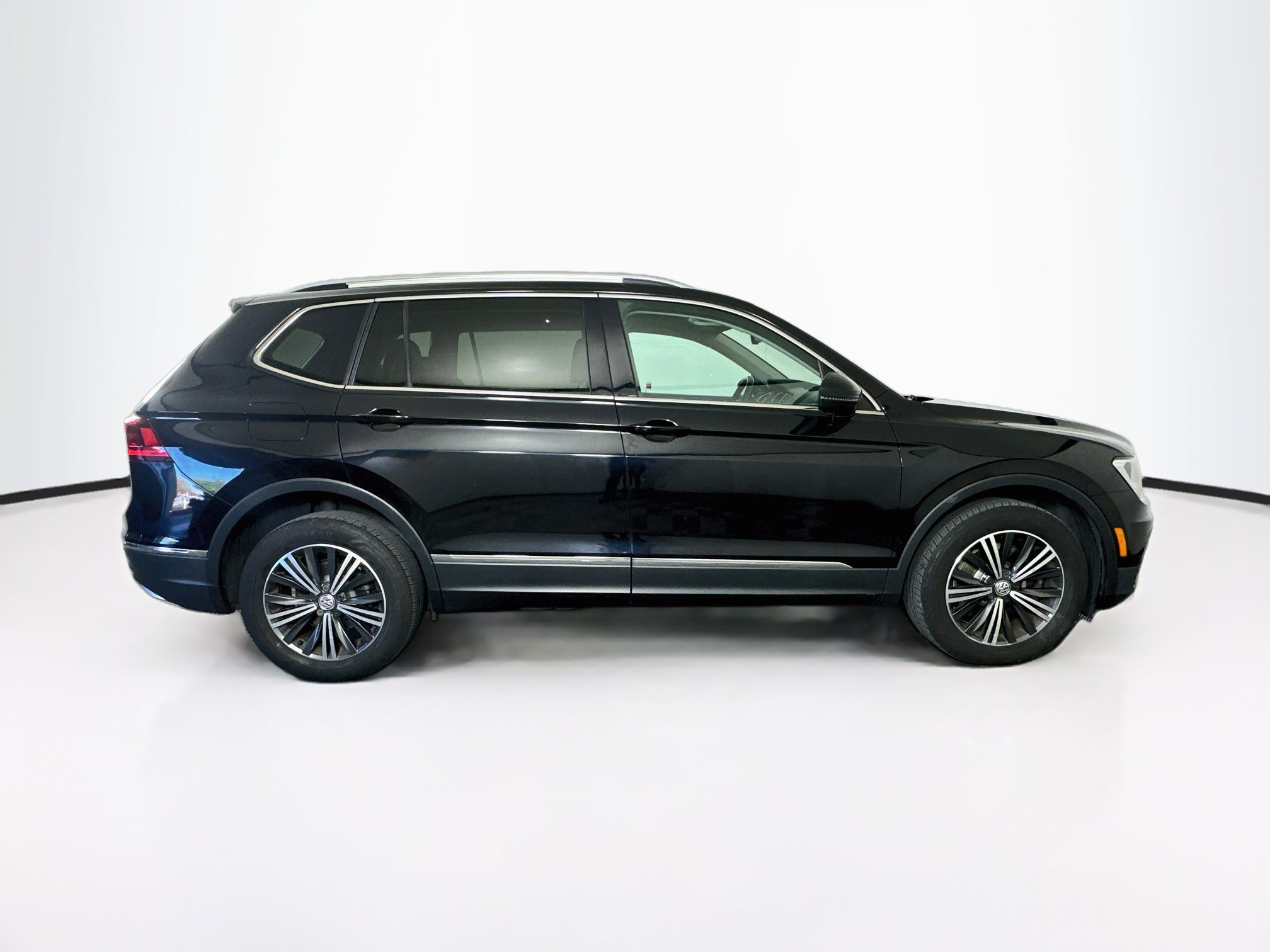 Used 2018 Volkswagen Tiguan SEL FWD image 10