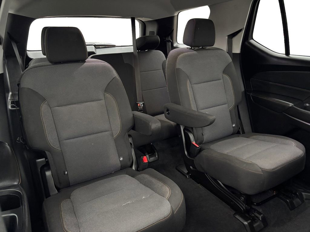 Used 2021 Chevrolet Traverse LT image 23