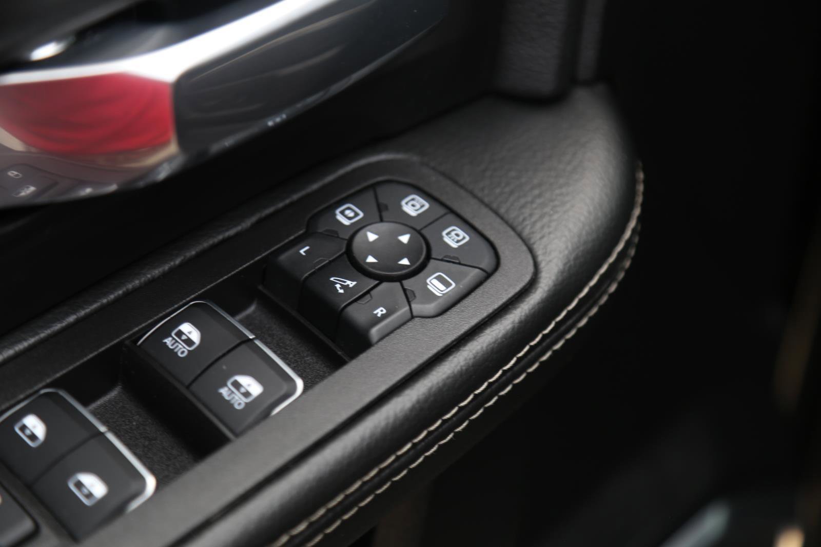 Used 2025 RAM 2500 Laramie AWD/4WD image 6