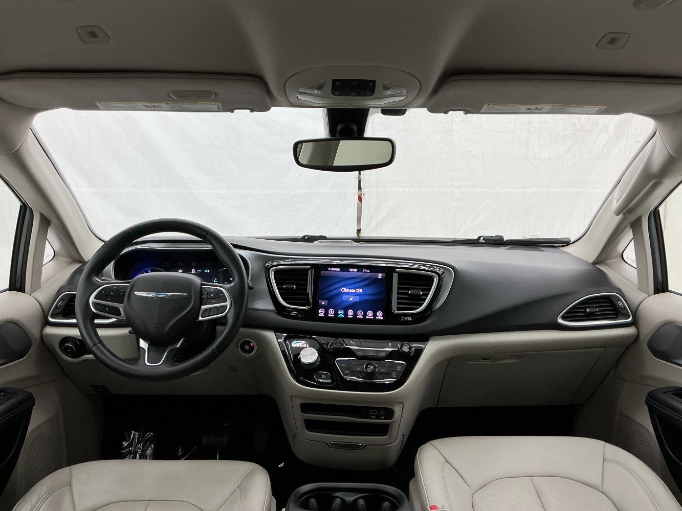 Used 2018 Chrysler Pacifica Touring-L FWD image 26