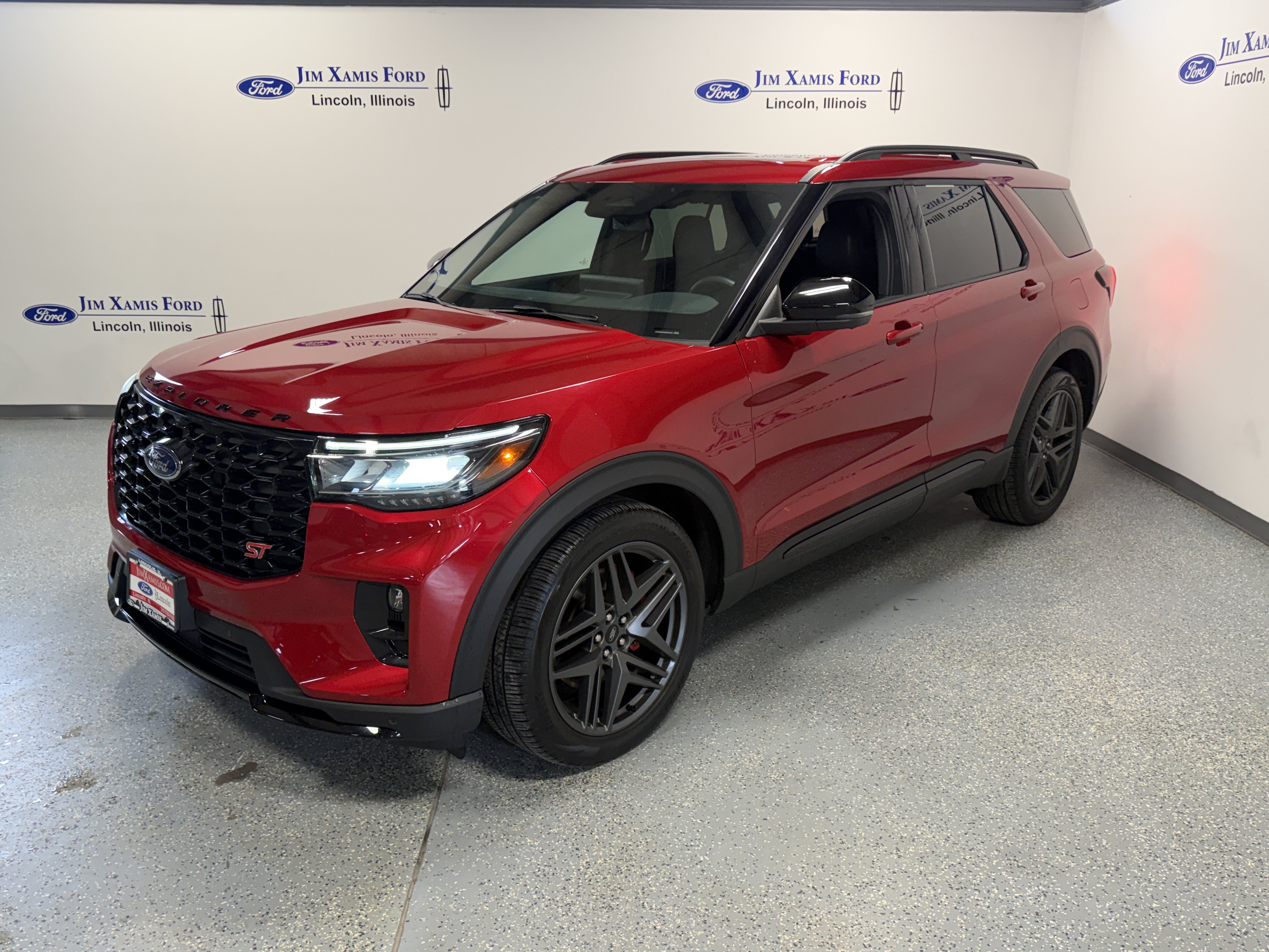 Used 2025 Ford Explorer ST AWD/4WD image 3