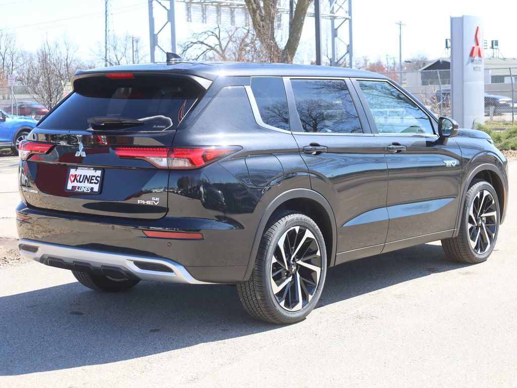 New 2025 Mitsubishi Outlander SE image 10