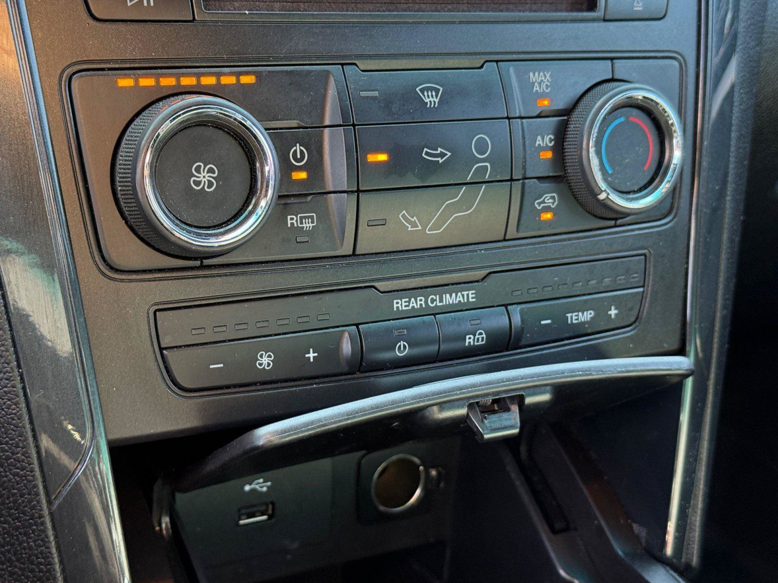 Used 2017 Ford Explorer XLT AWD/4WD image 26