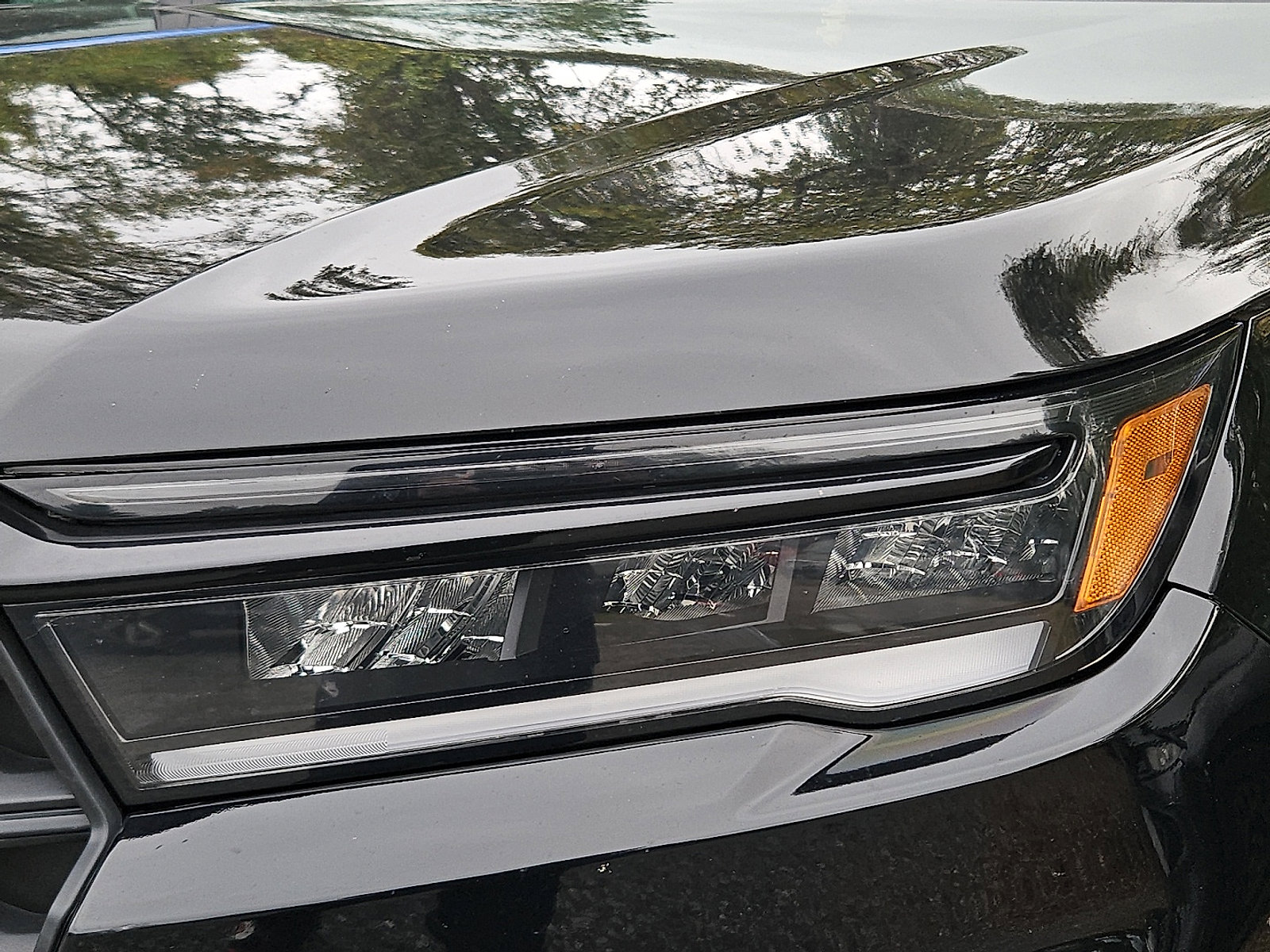 Used 2023 Honda Pilot Sport image 3