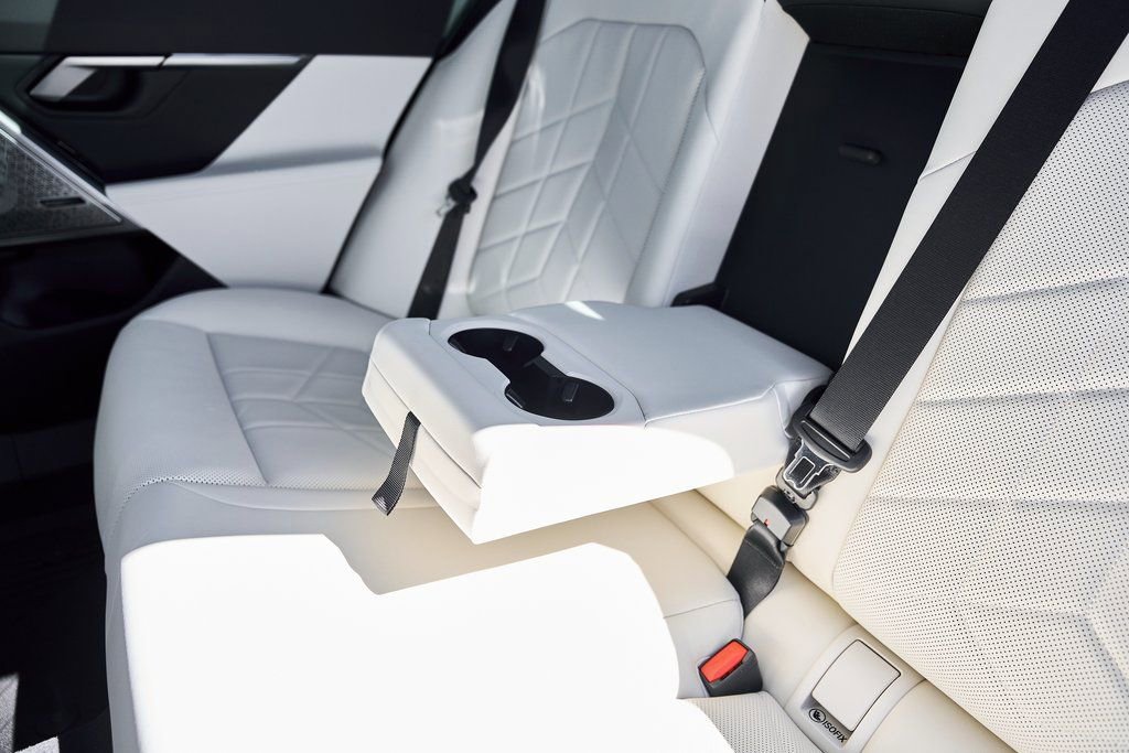 Used 2026 BMW 550e xDrive image 47