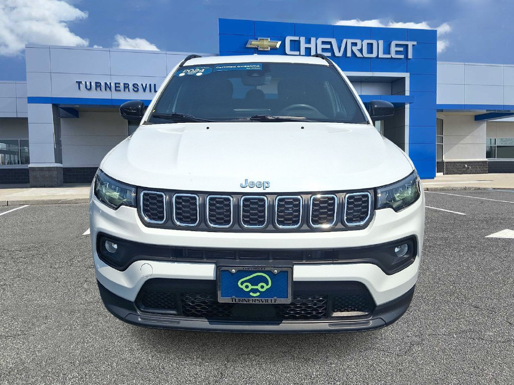 Used 2024 Jeep Compass Latitude AWD/4WD image 2